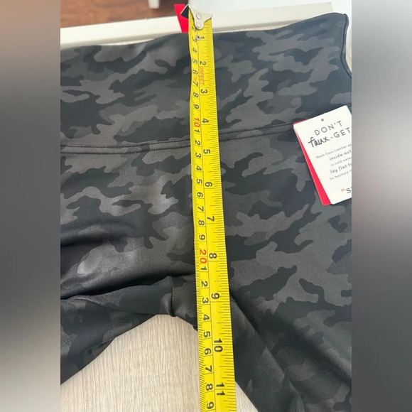 Spanx Faux Leather Camo Leggings Sporty Gorp Rock Streetwear Shaping NWT Small - Picture 8 of 10
